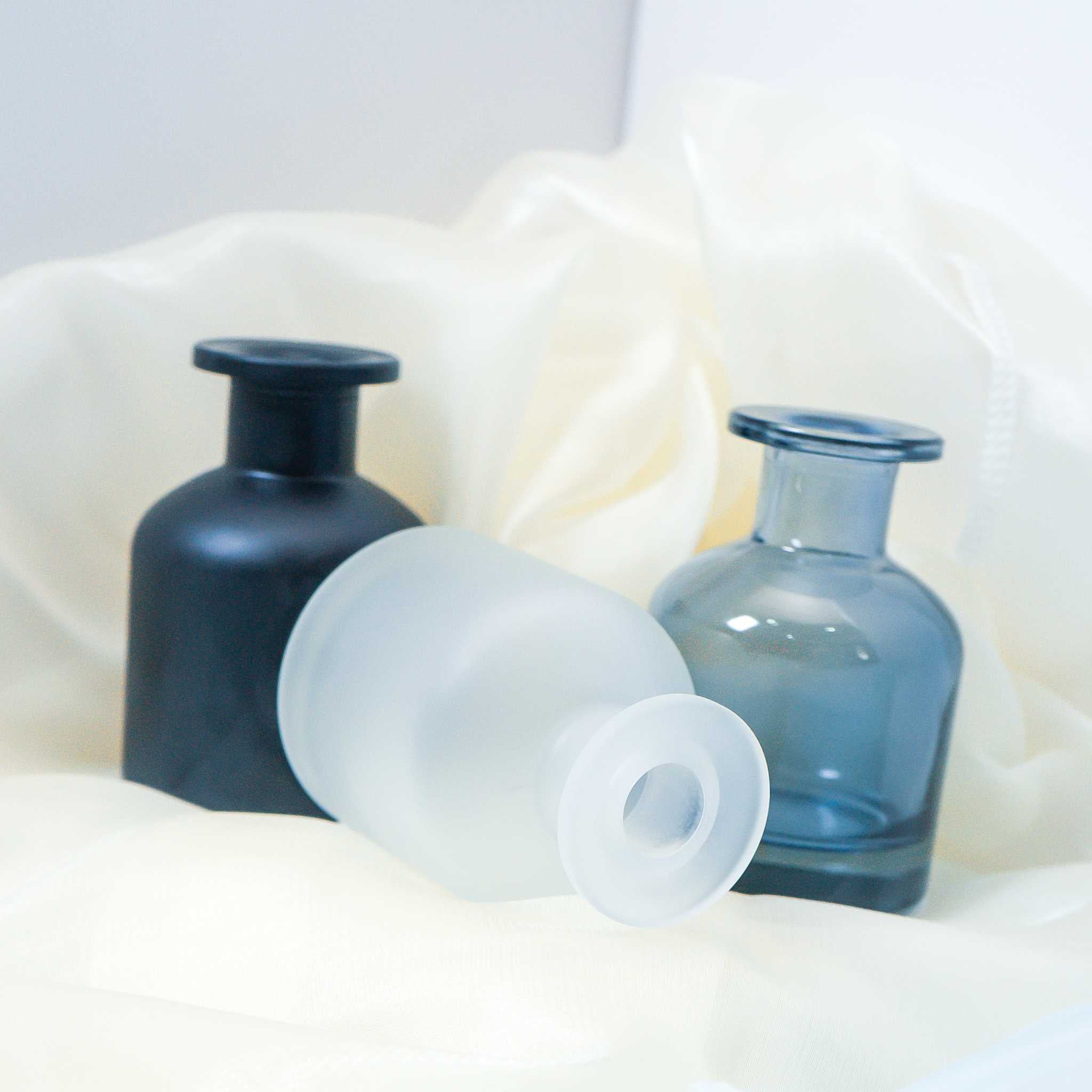 Kazari Glass Diffuser Bottle (150ml) – Minimalist Aroma Vessel