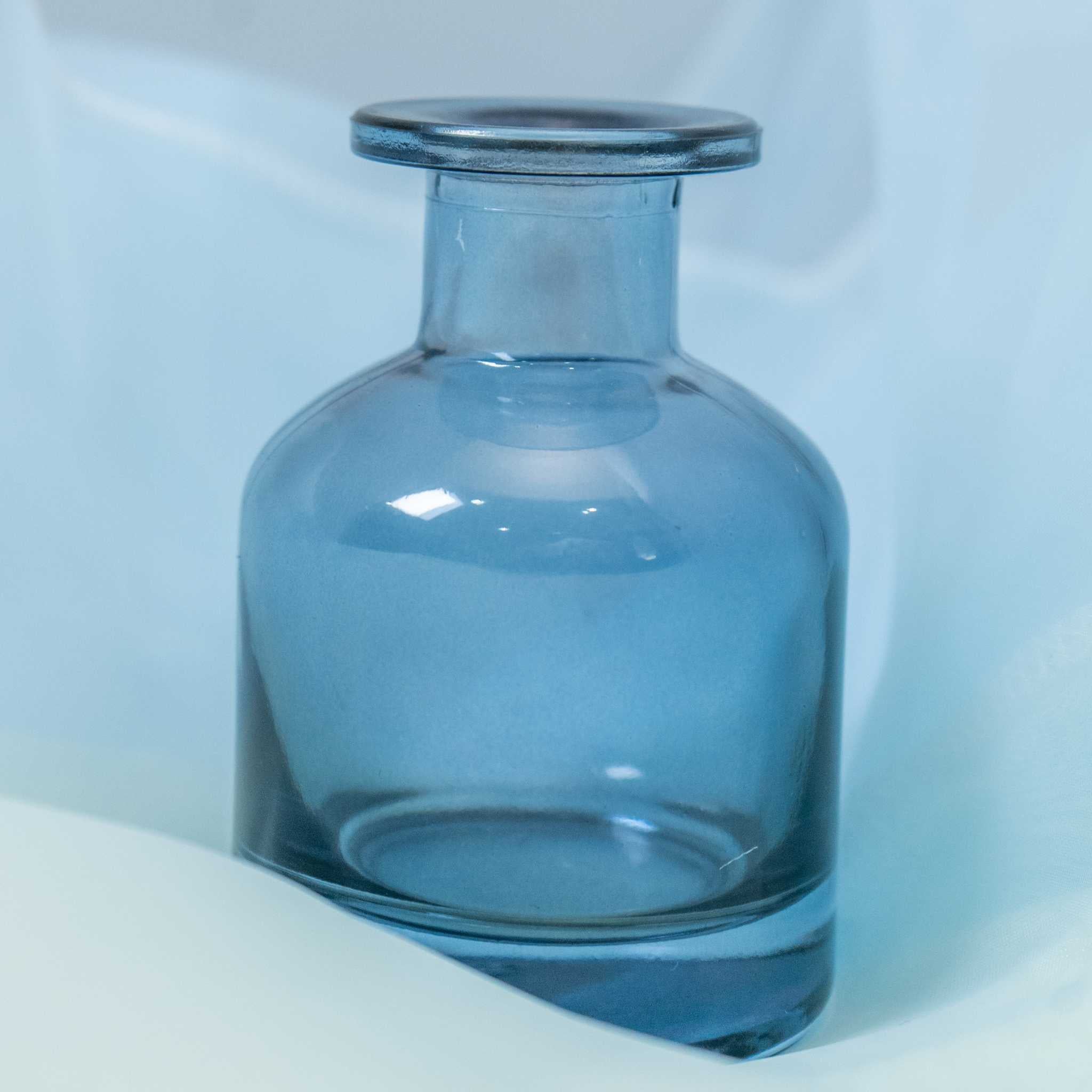 Kazari Glass Diffuser Bottle (150ml) – Minimalist Aroma Vessel