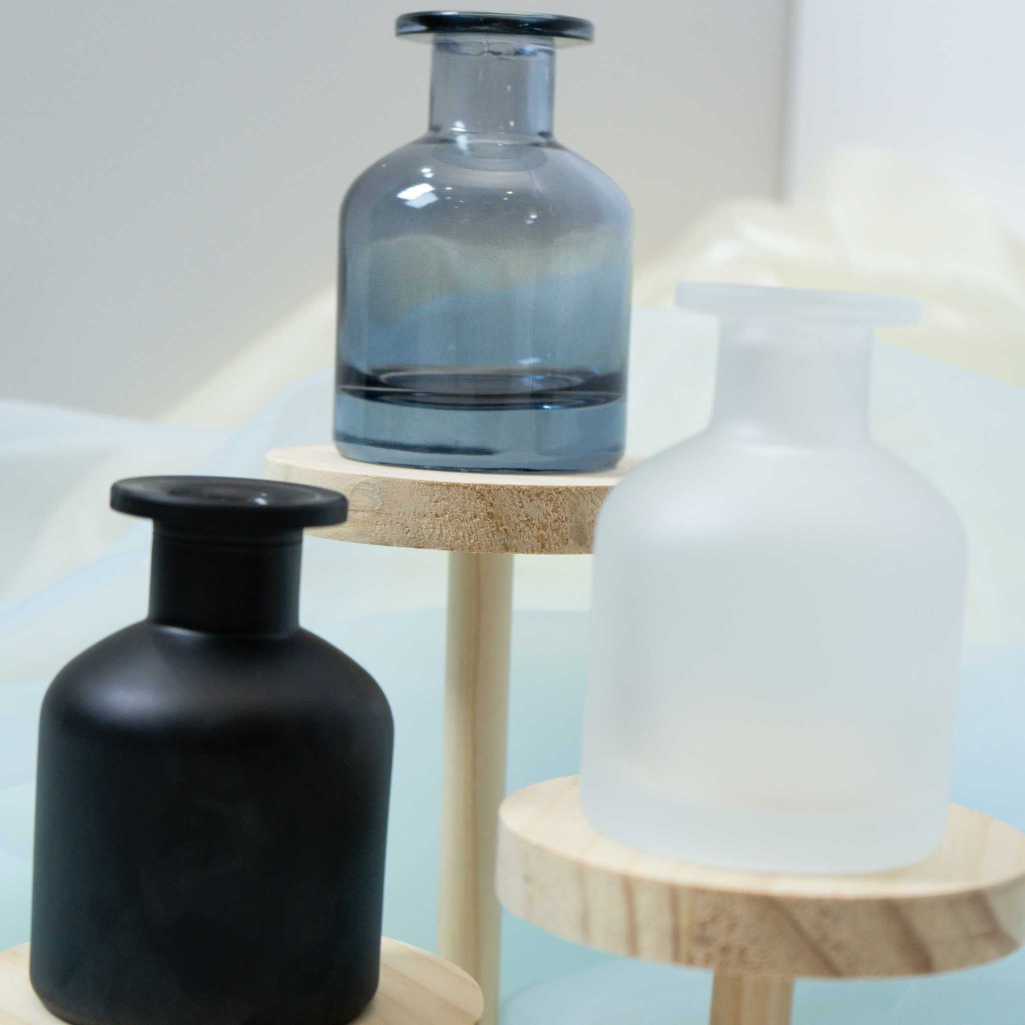 Kazari Glass Diffuser Bottle (150ml) – Minimalist Aroma Vessel