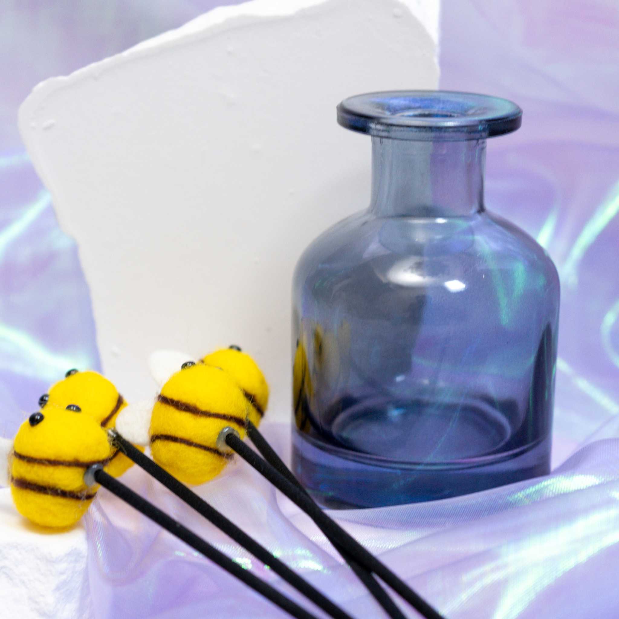 Kazari Glass Diffuser Bottle (150ml) – Minimalist Aroma Vessel