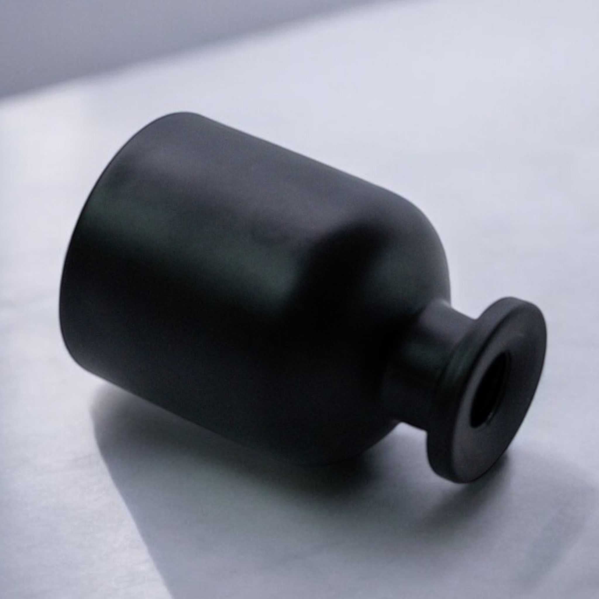 Kazari Glass Diffuser Bottle (150ml) – Minimalist Aroma Vessel