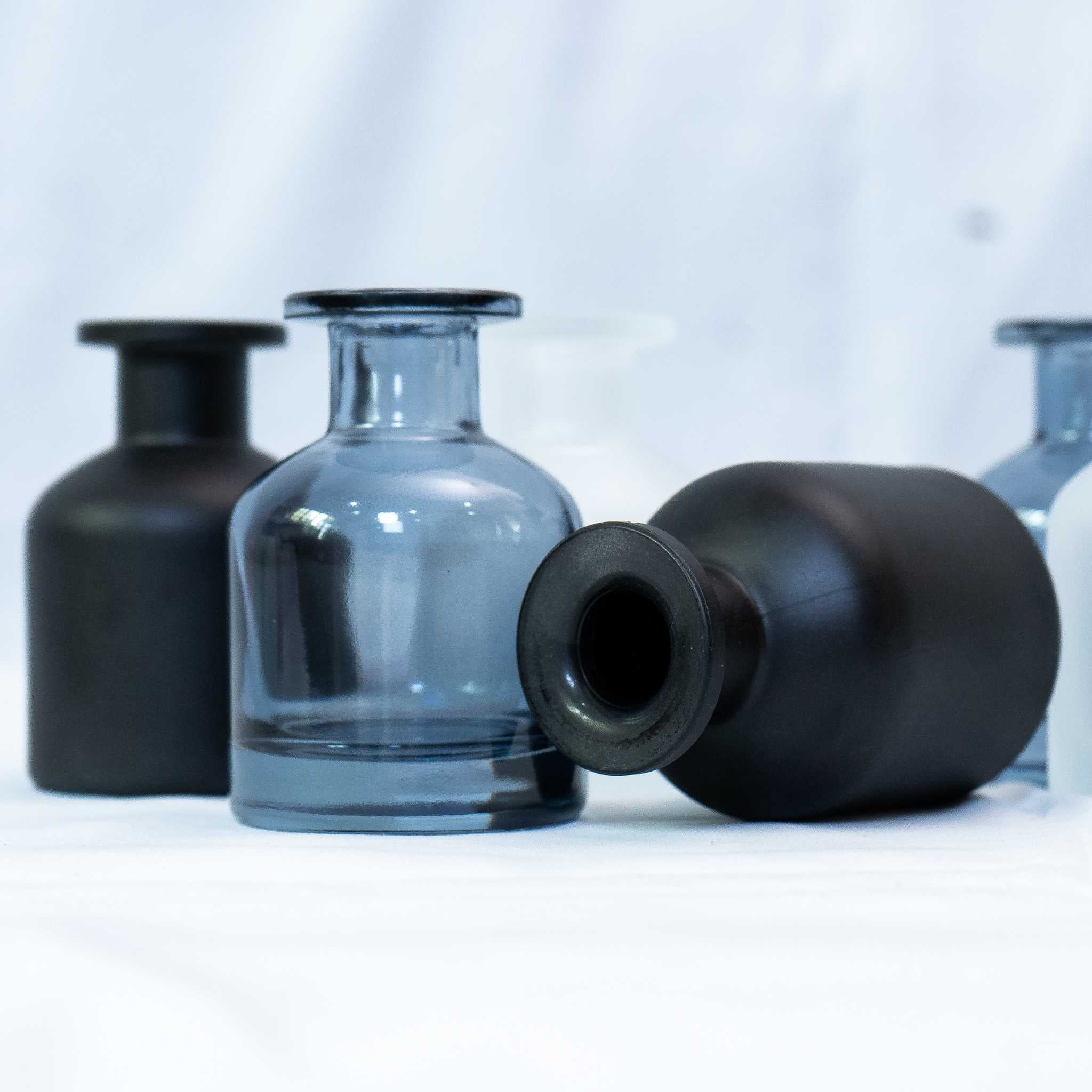 Kazari Glass Diffuser Bottle (150ml) – Minimalist Aroma Vessel