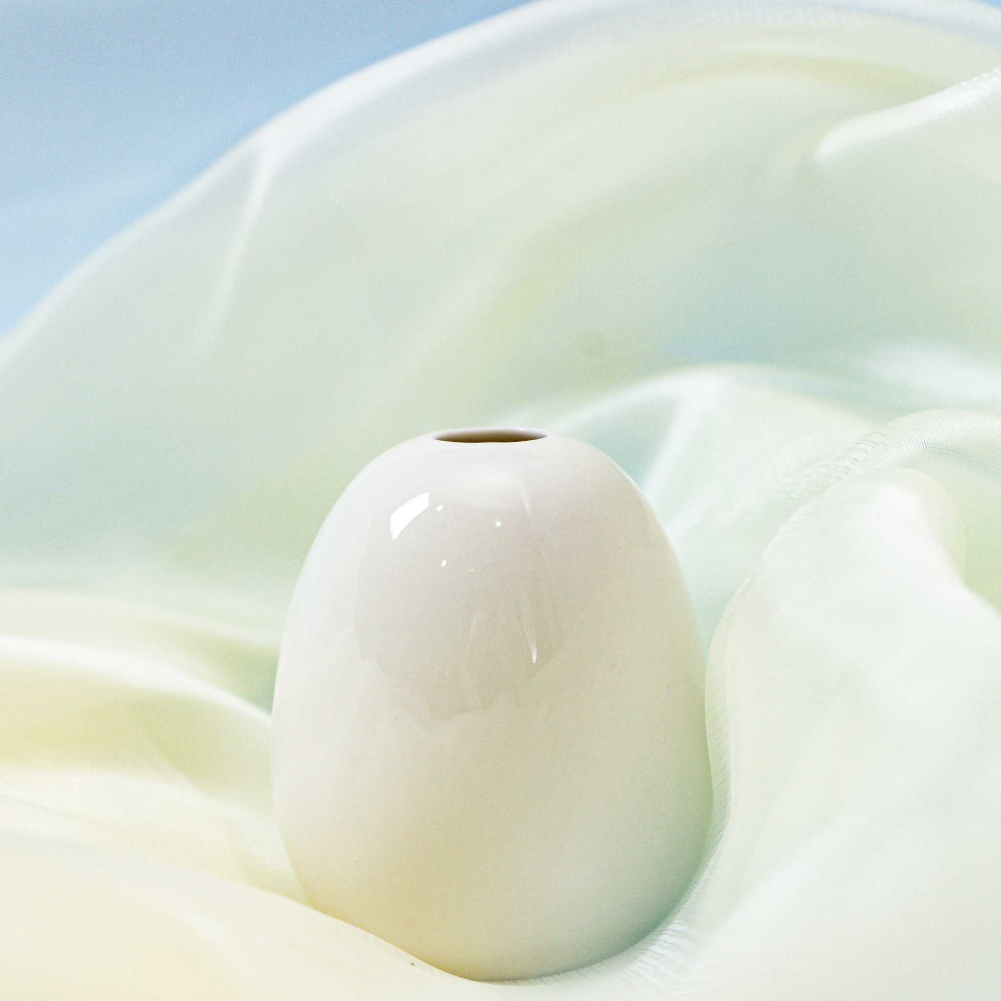 Hikari Tsubaki Handcrafted Ceramic Reed Diffuser Bottle