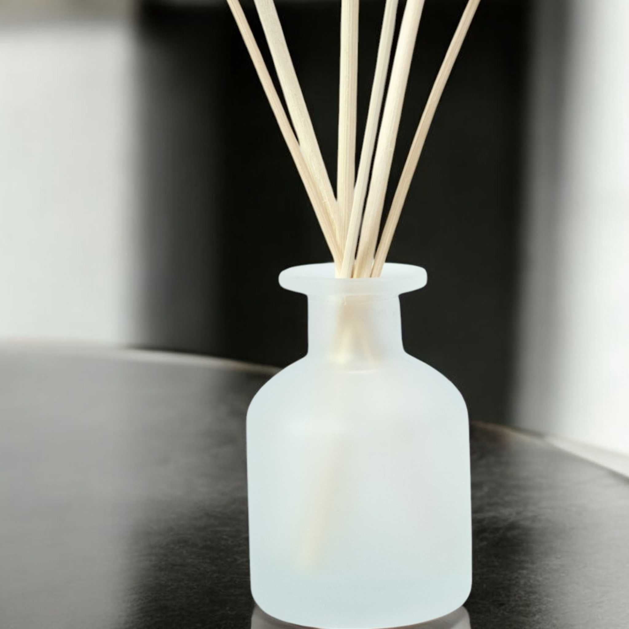 Kazari Glass Diffuser Bottle (150ml) – Minimalist Aroma Vessel