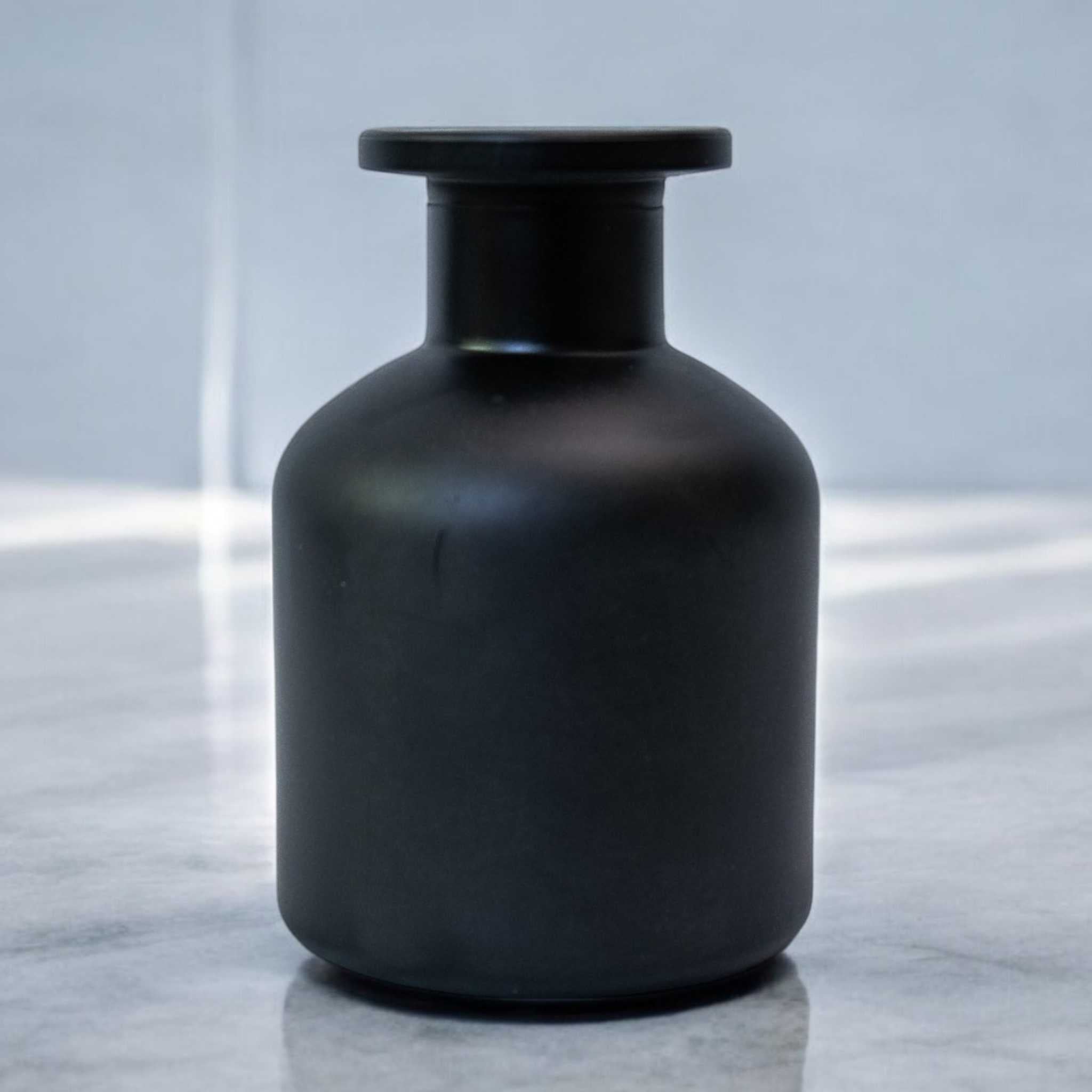 Kazari Glass Diffuser Bottle (150ml) – Minimalist Aroma Vessel