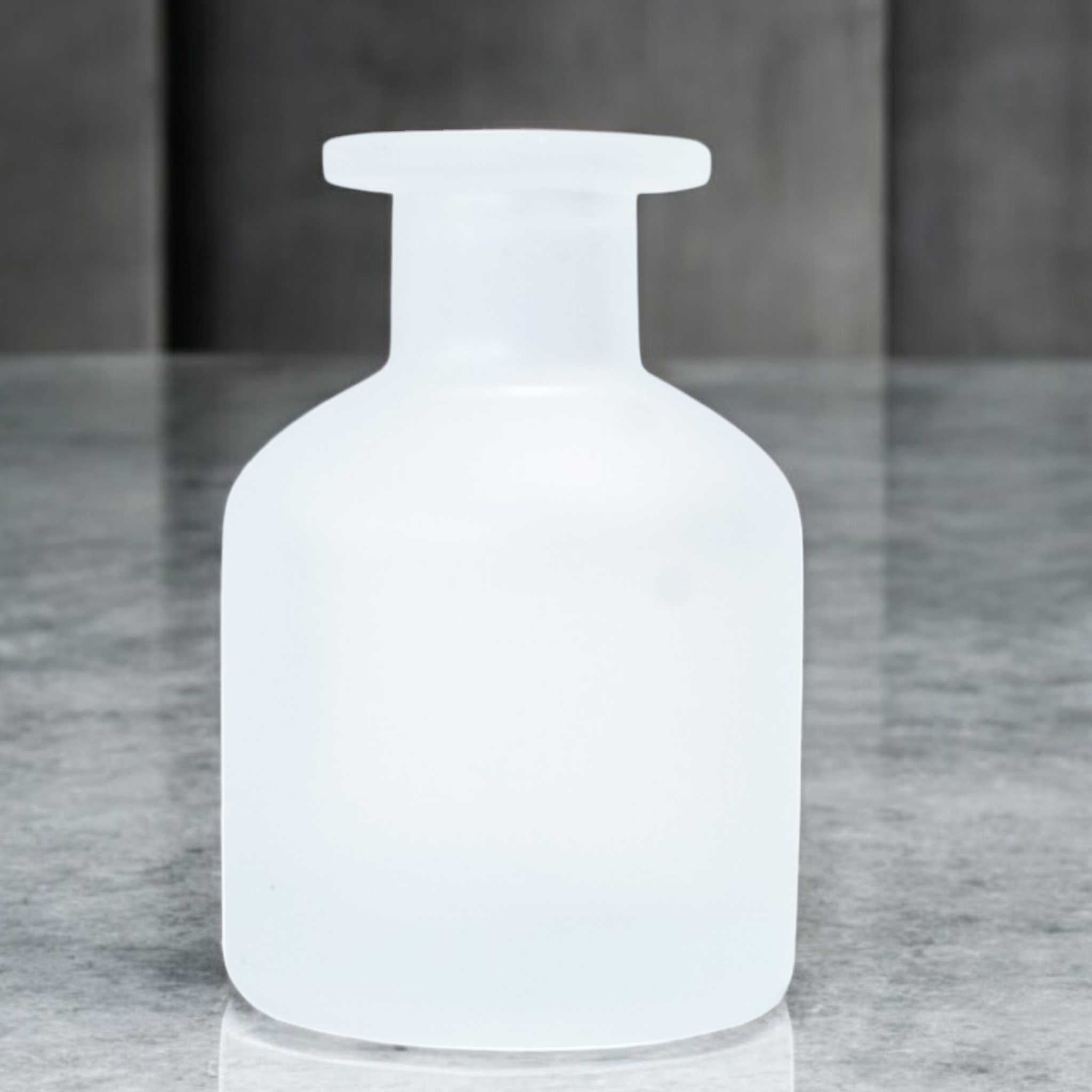 Kazari Glass Diffuser Bottle (150ml) – Minimalist Aroma Vessel