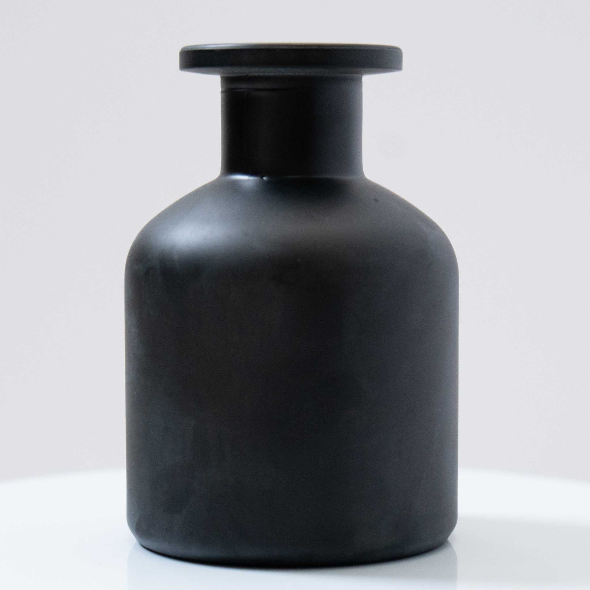 Kazari Glass Diffuser Bottle (150ml) – Minimalist Aroma Vessel