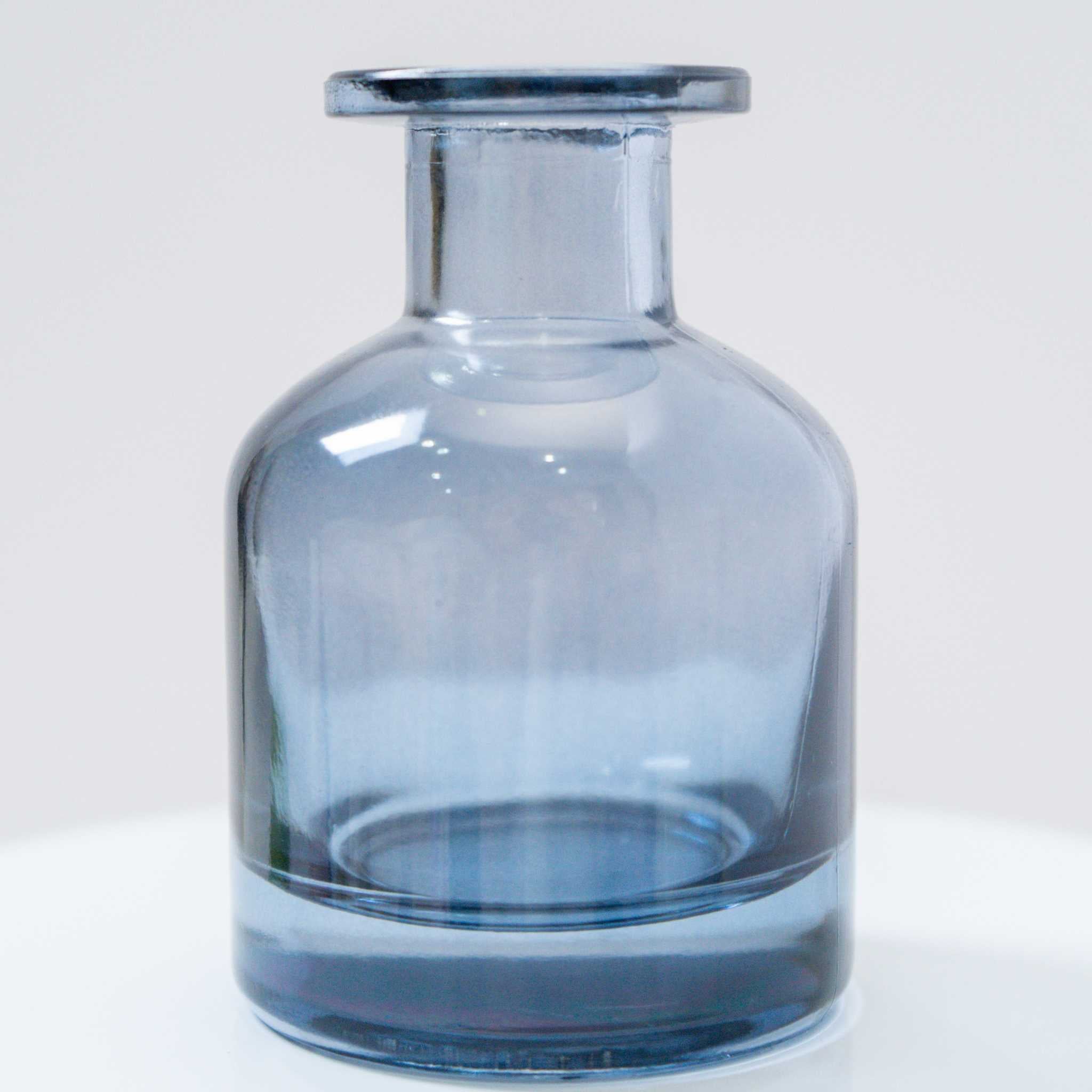 Kazari Glass Diffuser Bottle (150ml) – Minimalist Aroma Vessel