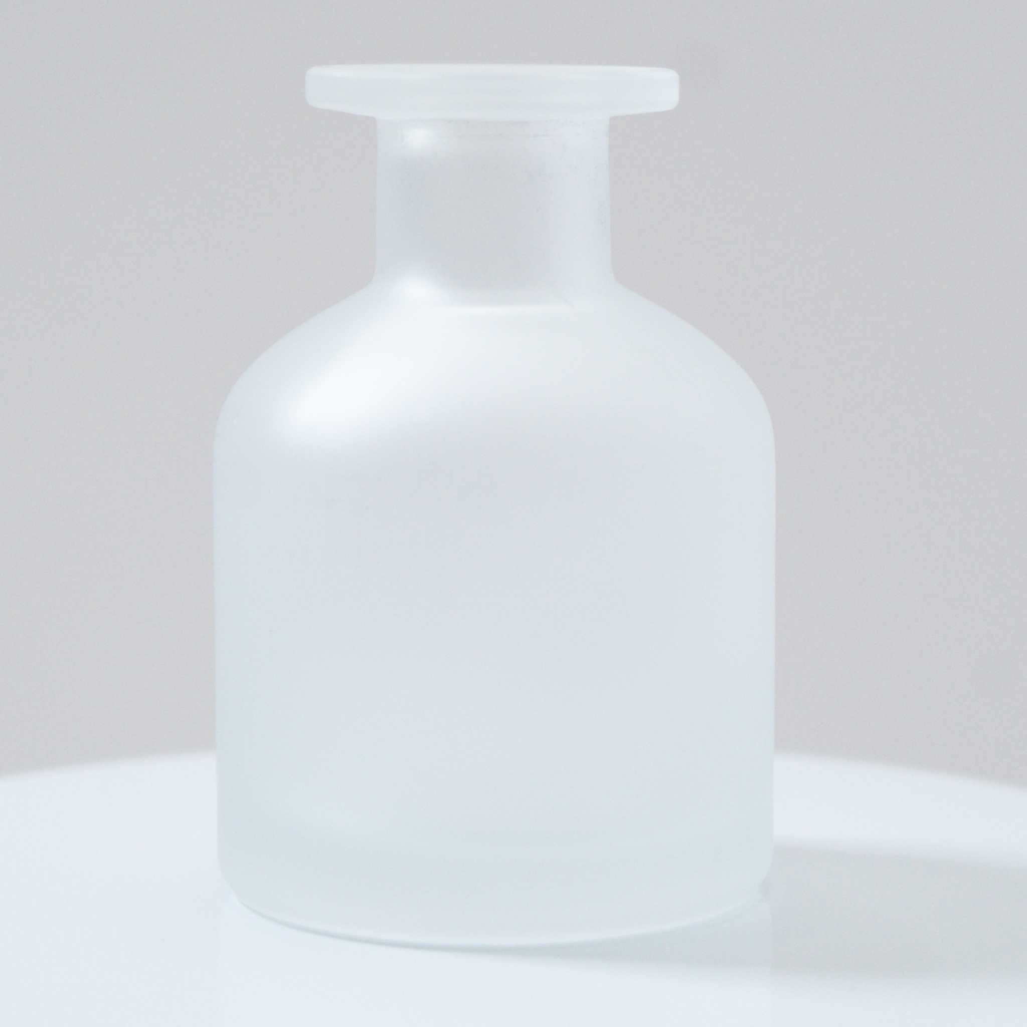 Kazari Glass Diffuser Bottle (150ml) – Minimalist Aroma Vessel