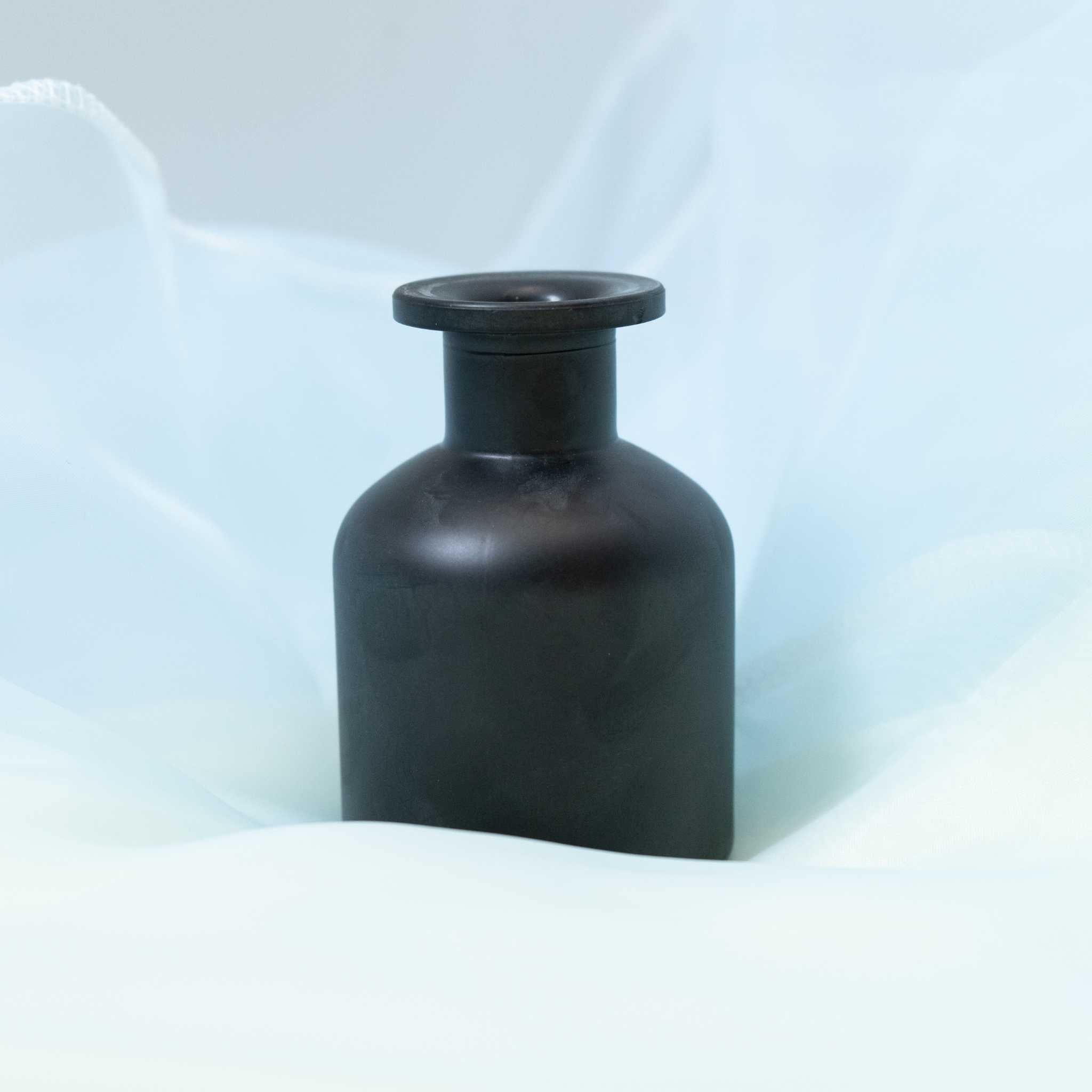 Kazari Collection – Glass Diffuser Bottle (Crystal Minimalist Design)