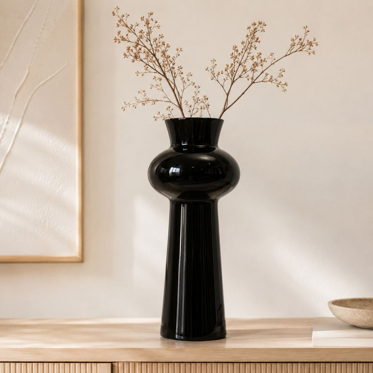 Hana Kesshō Large 28.5cm Kuro Black glass vase styled with dried stems